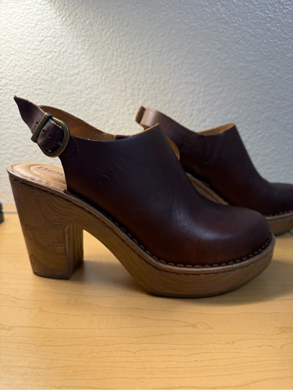 BORN Women’s Brown Leather Slingback Clogs size 6